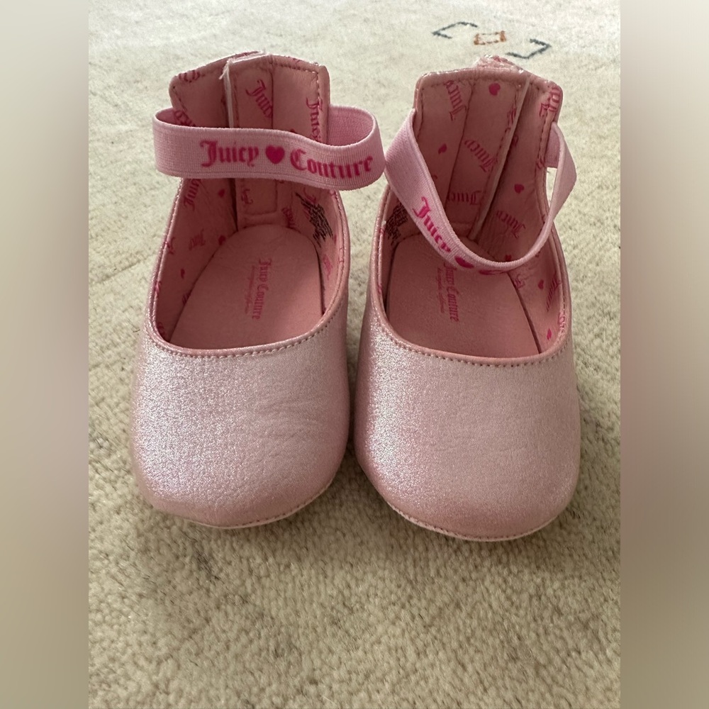 Juicy Courture baby girls pink shoes size 3 (6-9months). NIB